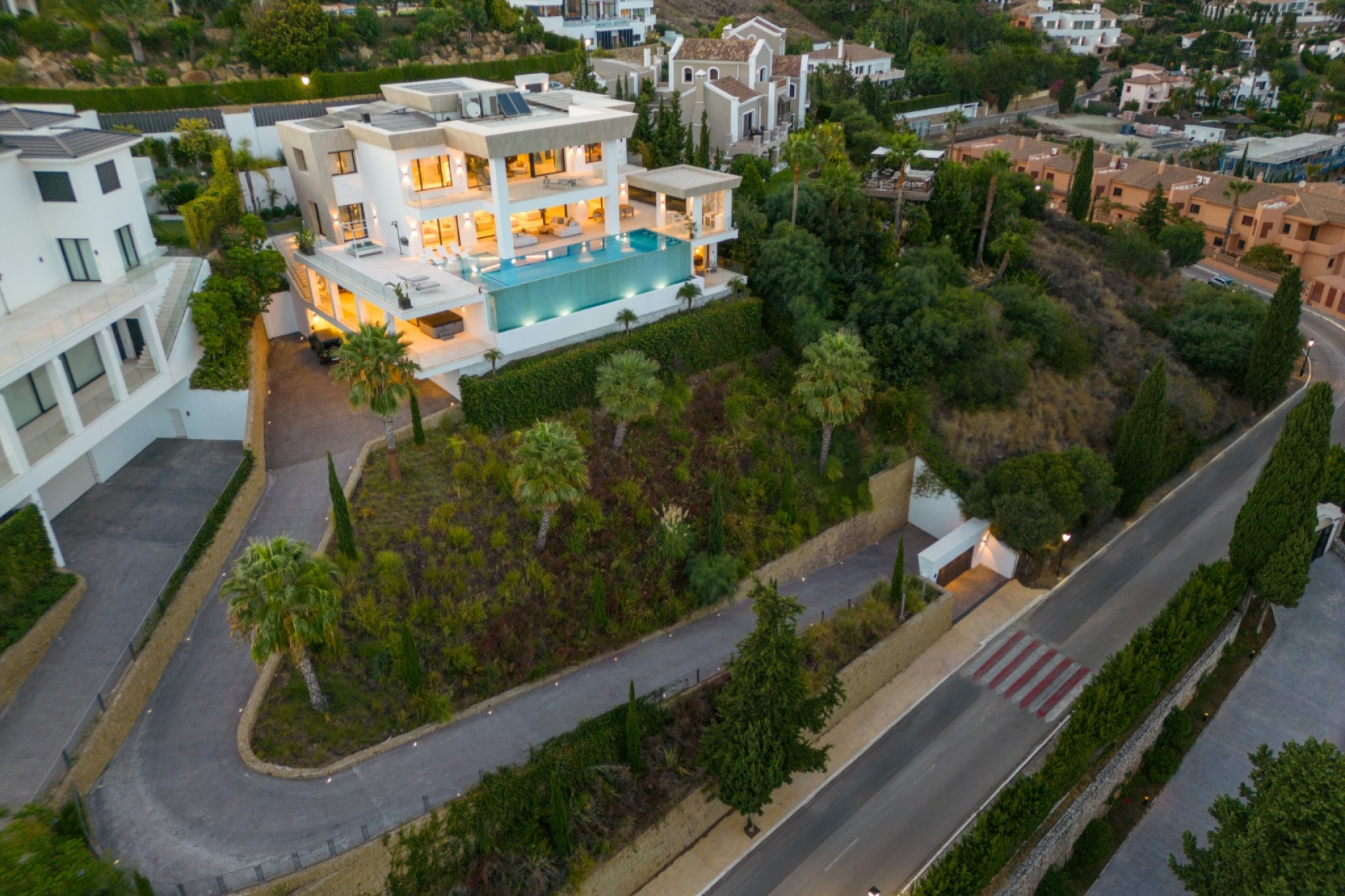 Resale - Villa - Estepona