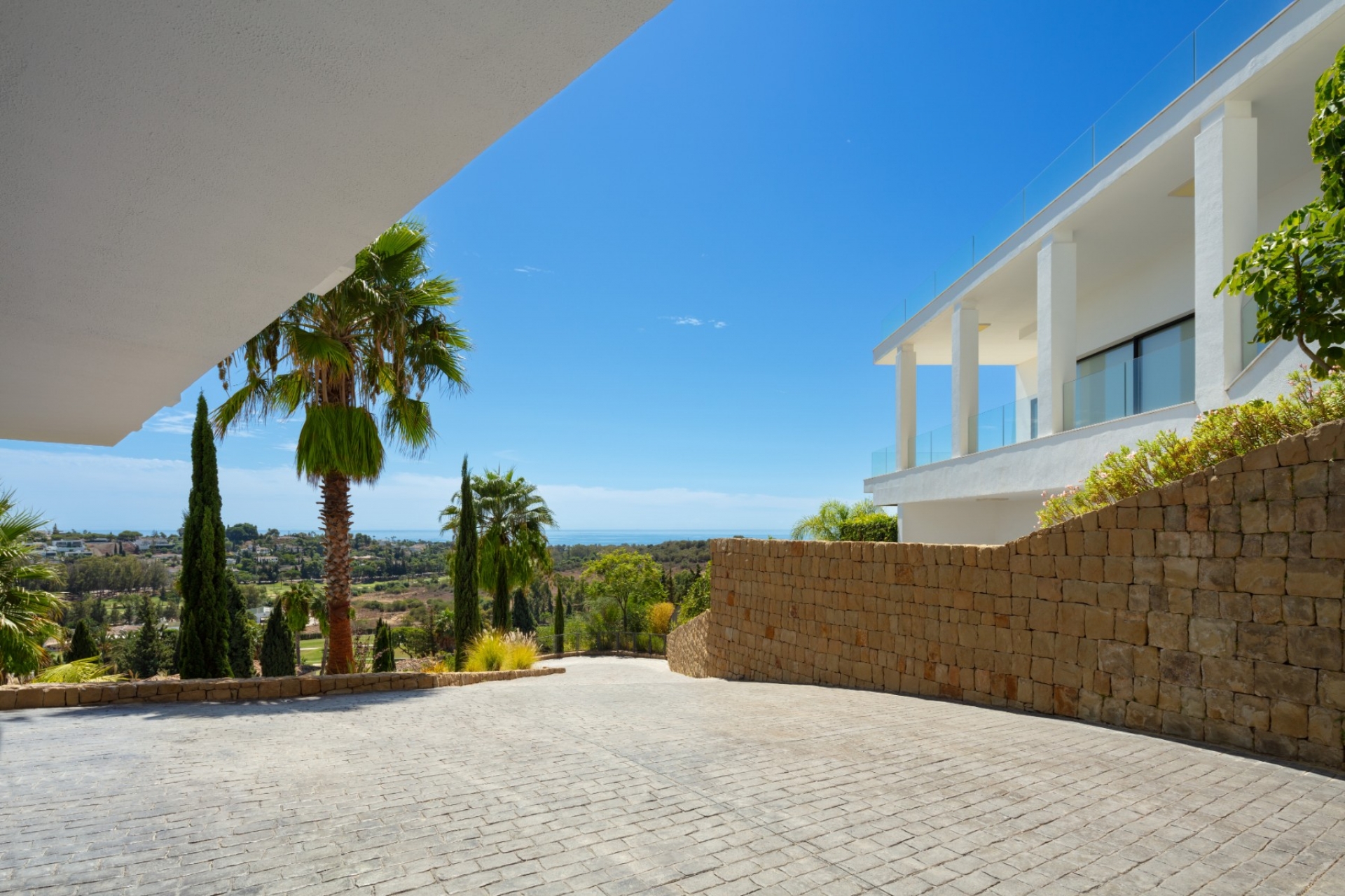 Resale - Villa - Estepona