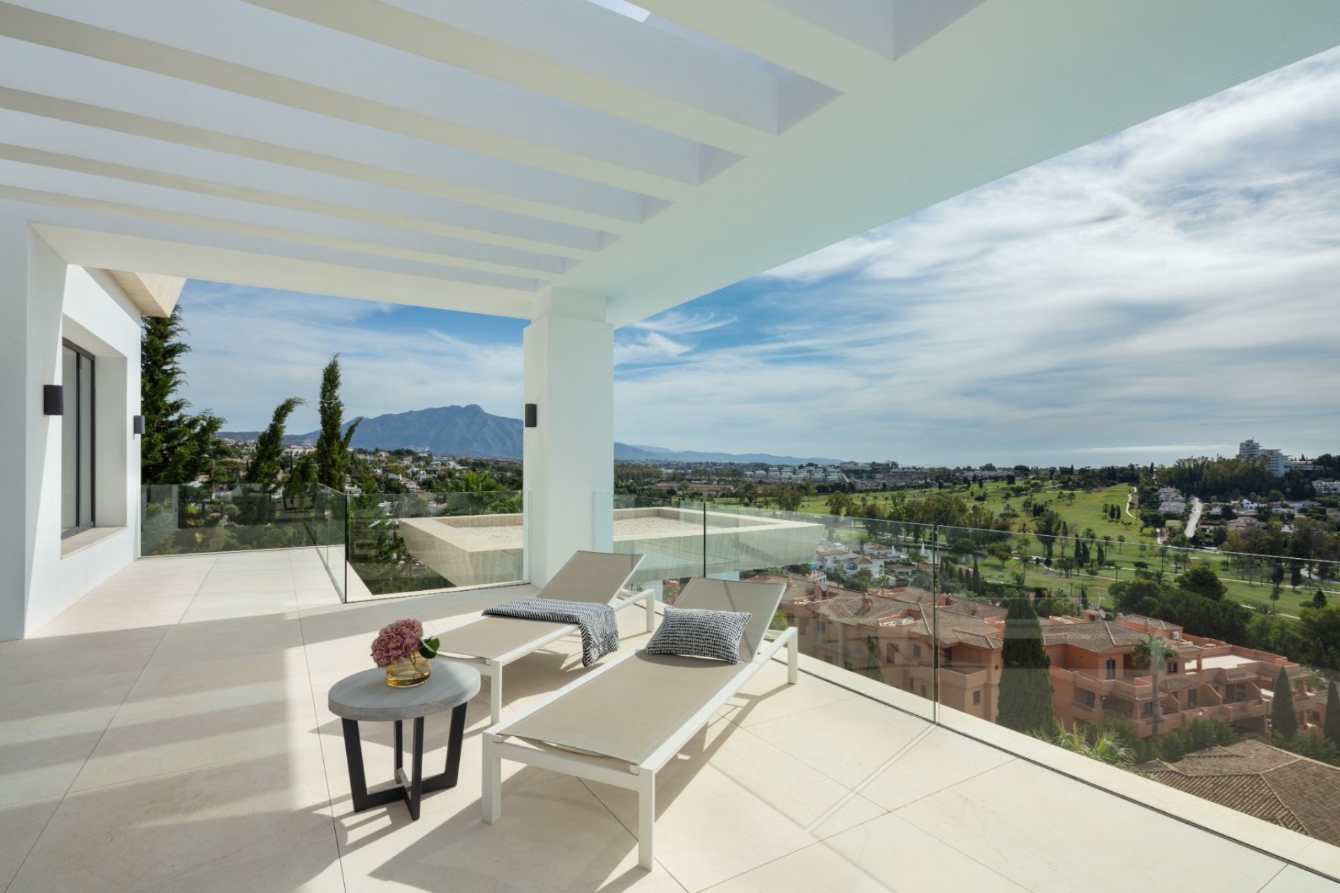 Resale - Villa - Estepona