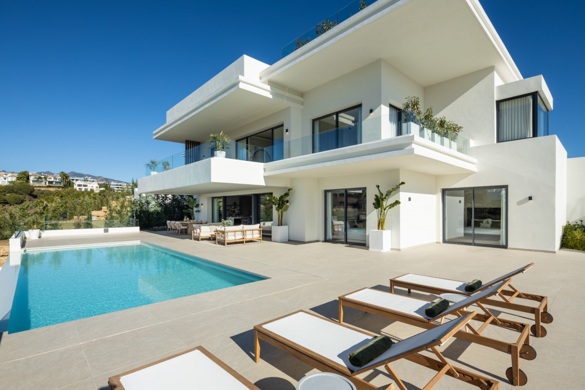 Resale - Villa - Estepona