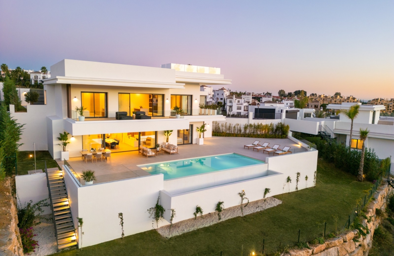 Resale - Villa - Estepona