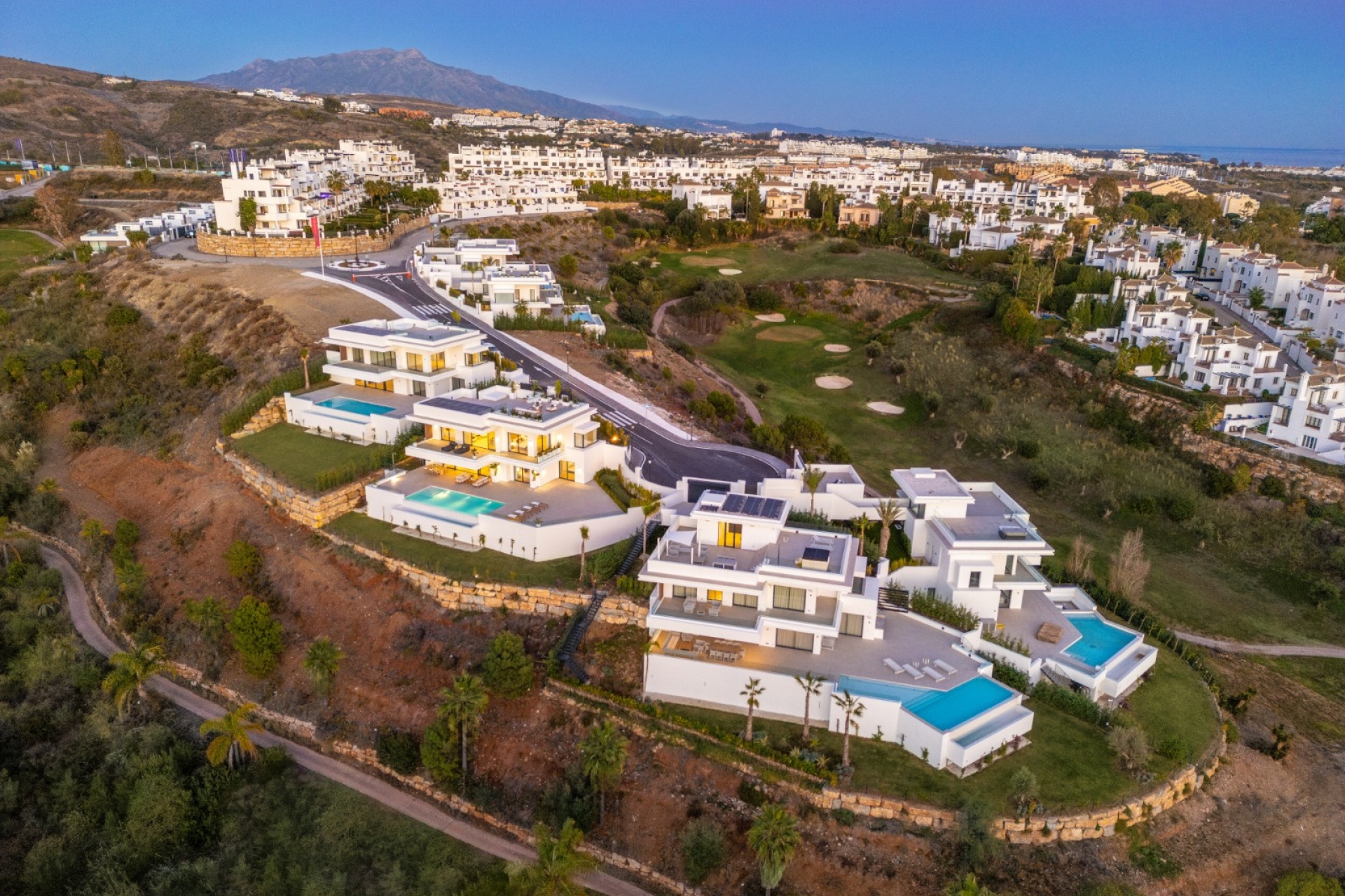 Resale - Villa - Estepona