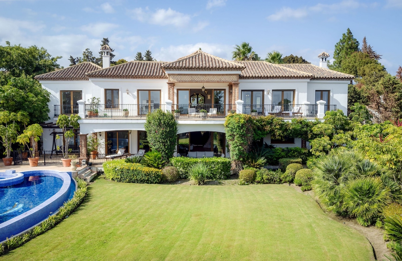 Resale - Villa - Estepona