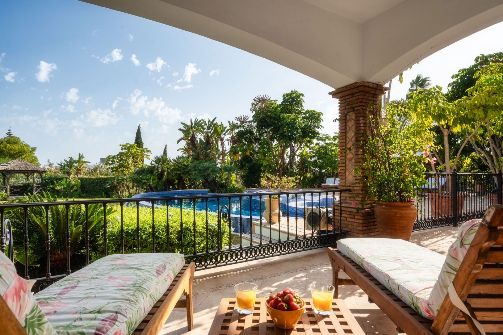 Resale - Villa - Estepona