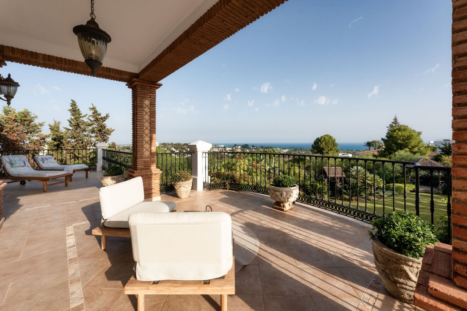 Resale - Villa - Estepona