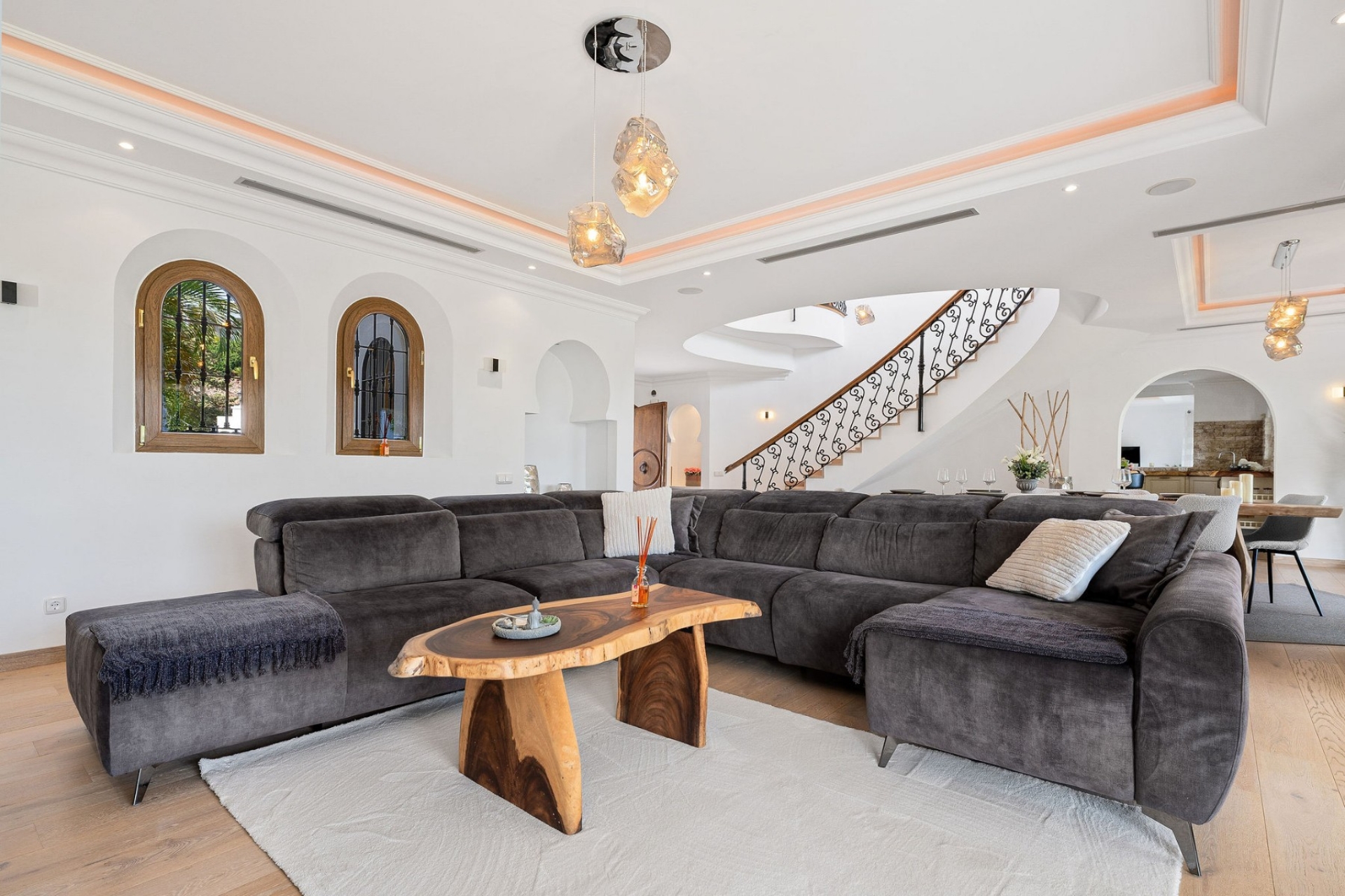 Resale - Villa - Estepona