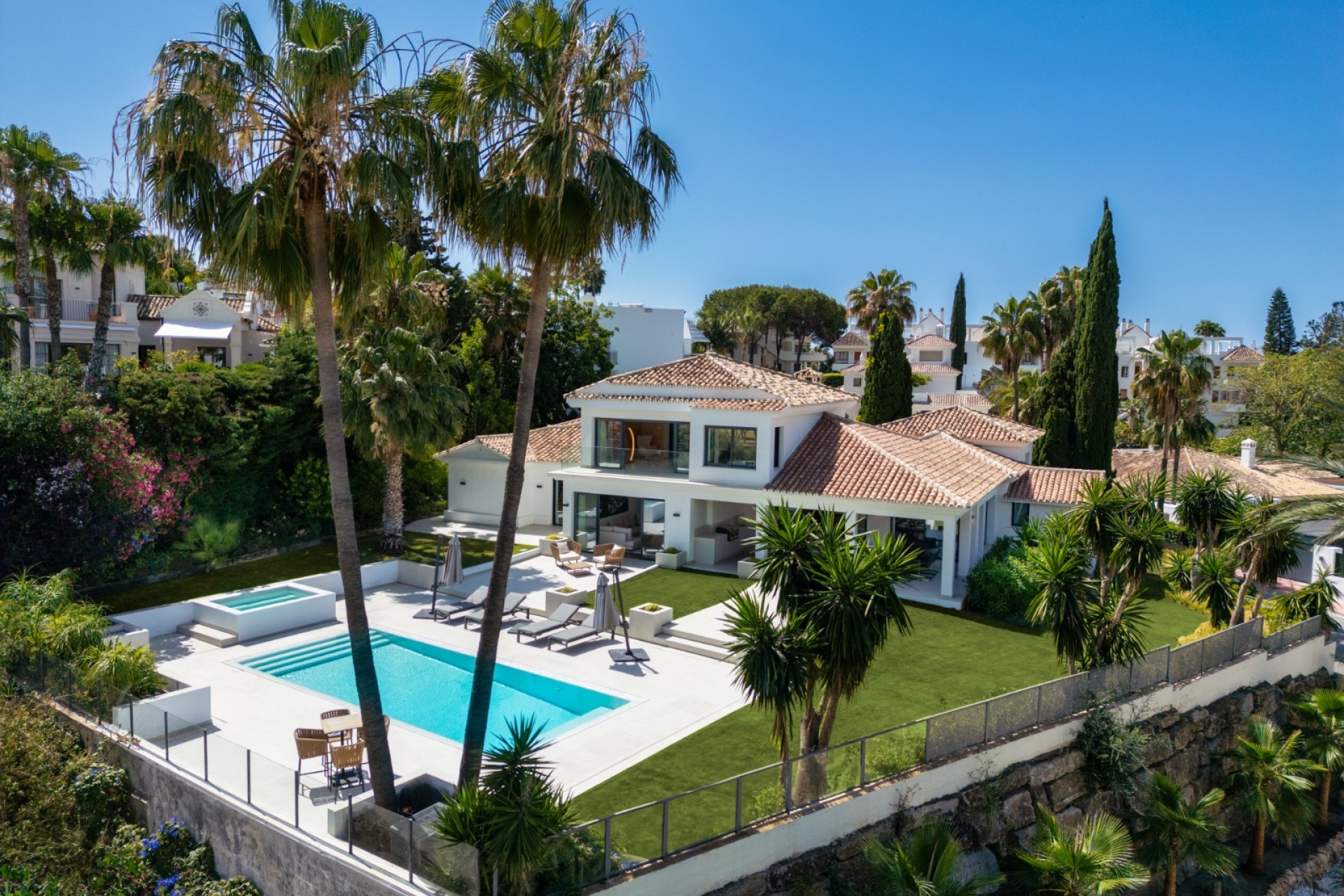 Resale - Villa - Marbella - Nueva Andalucía