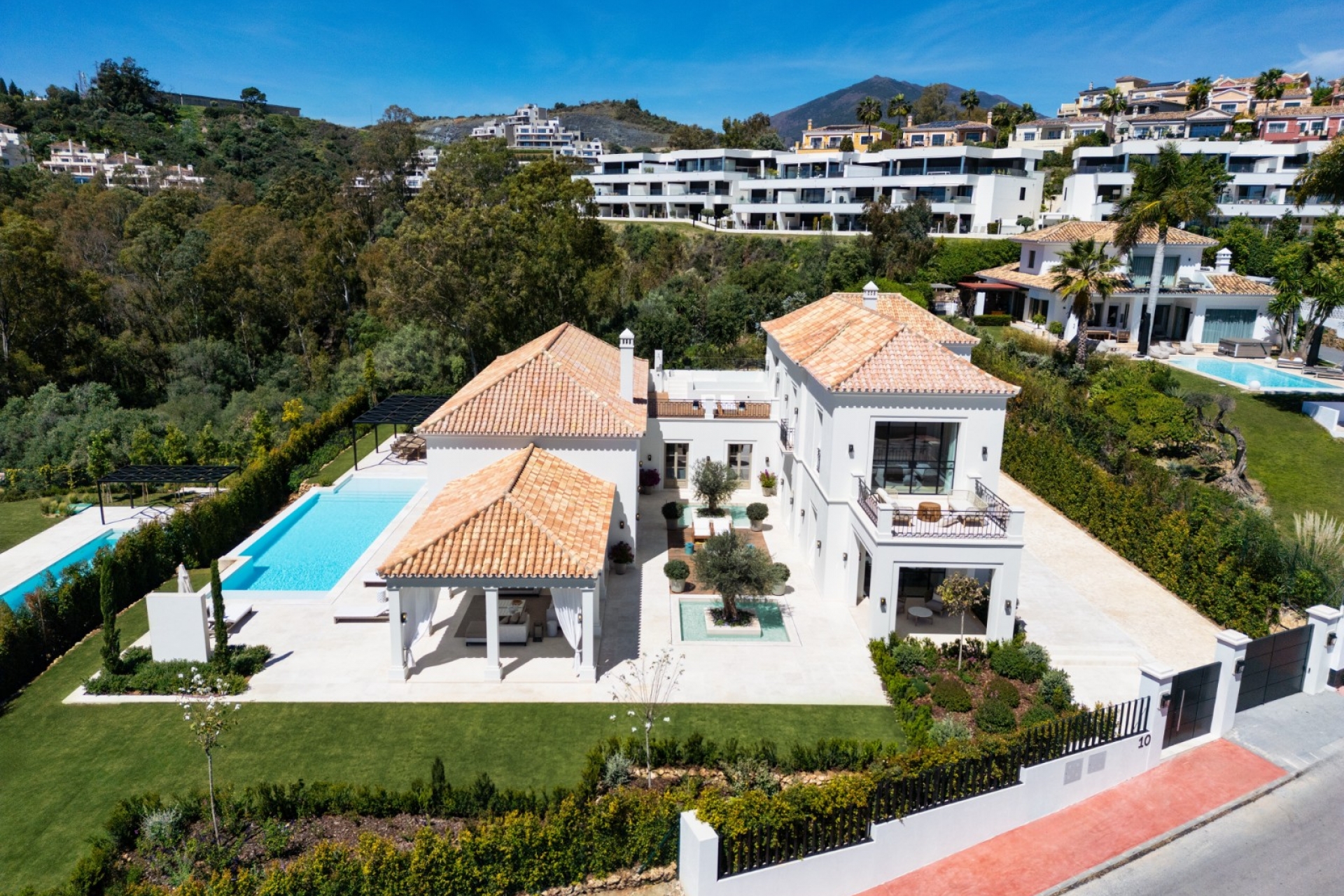 Resale - Villa - Marbella - Nueva Andalucía