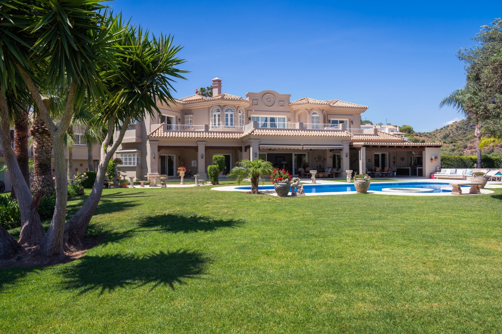 Resale - Villa - Marbella - Nueva Andalucía