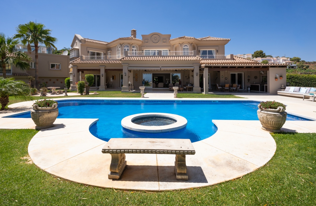 Resale - Villa - Marbella - Nueva Andalucía