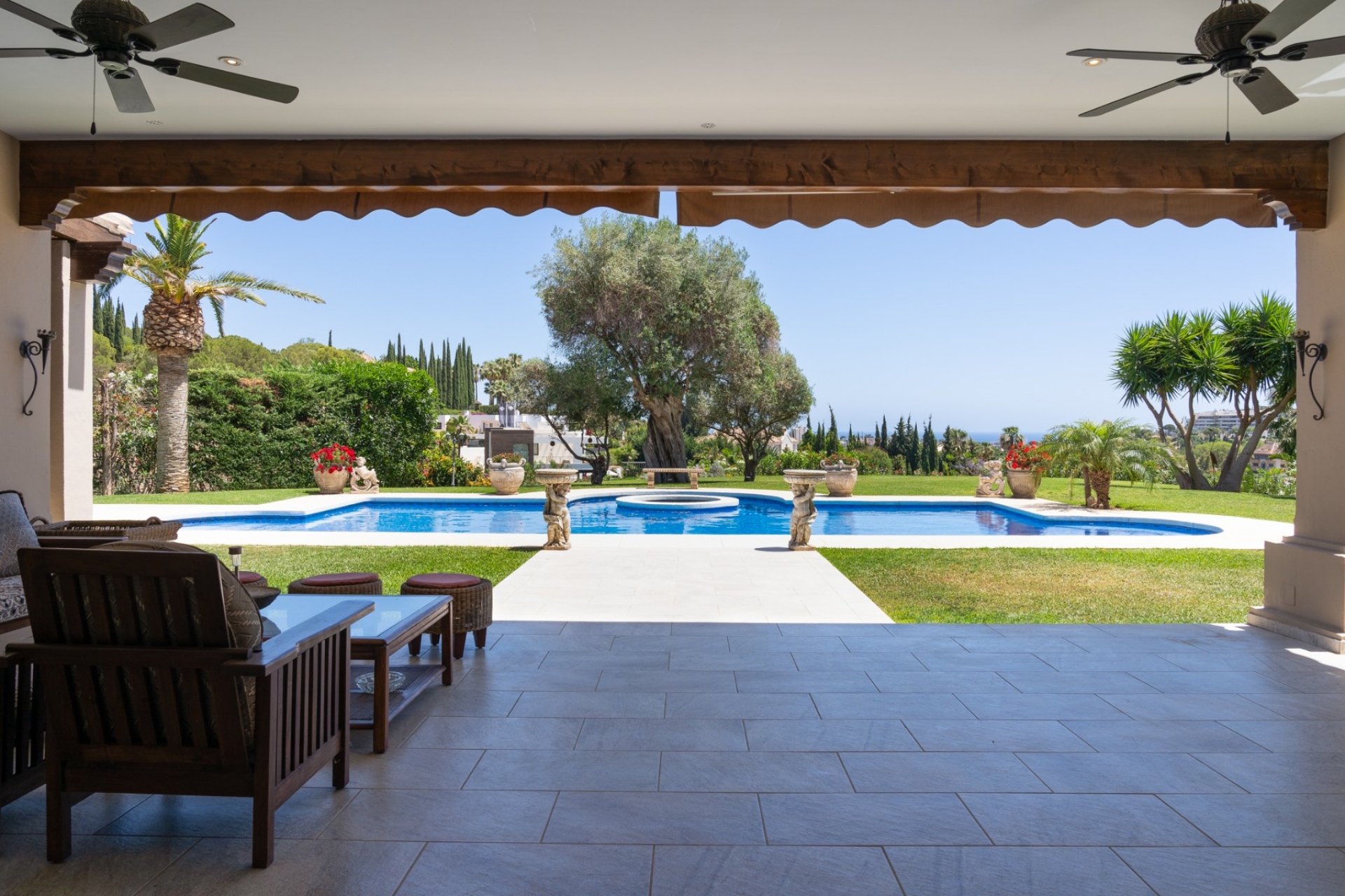 Resale - Villa - Marbella - Nueva Andalucía