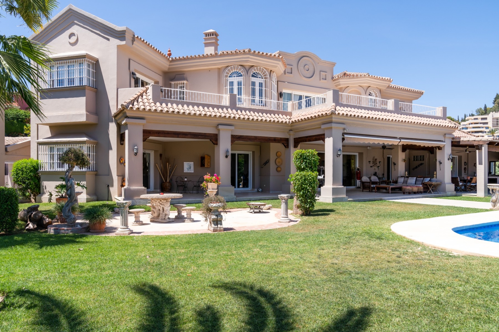 Resale - Villa - Marbella - Nueva Andalucía