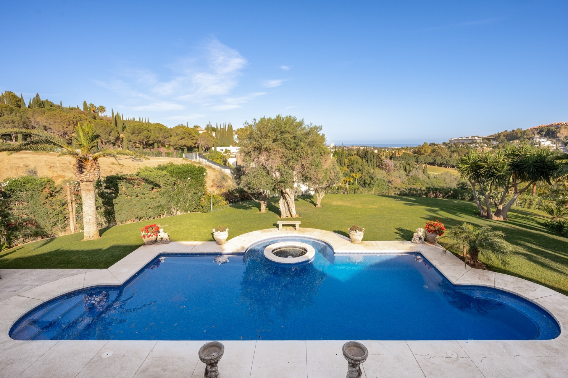 Resale - Villa - Marbella - Nueva Andalucía