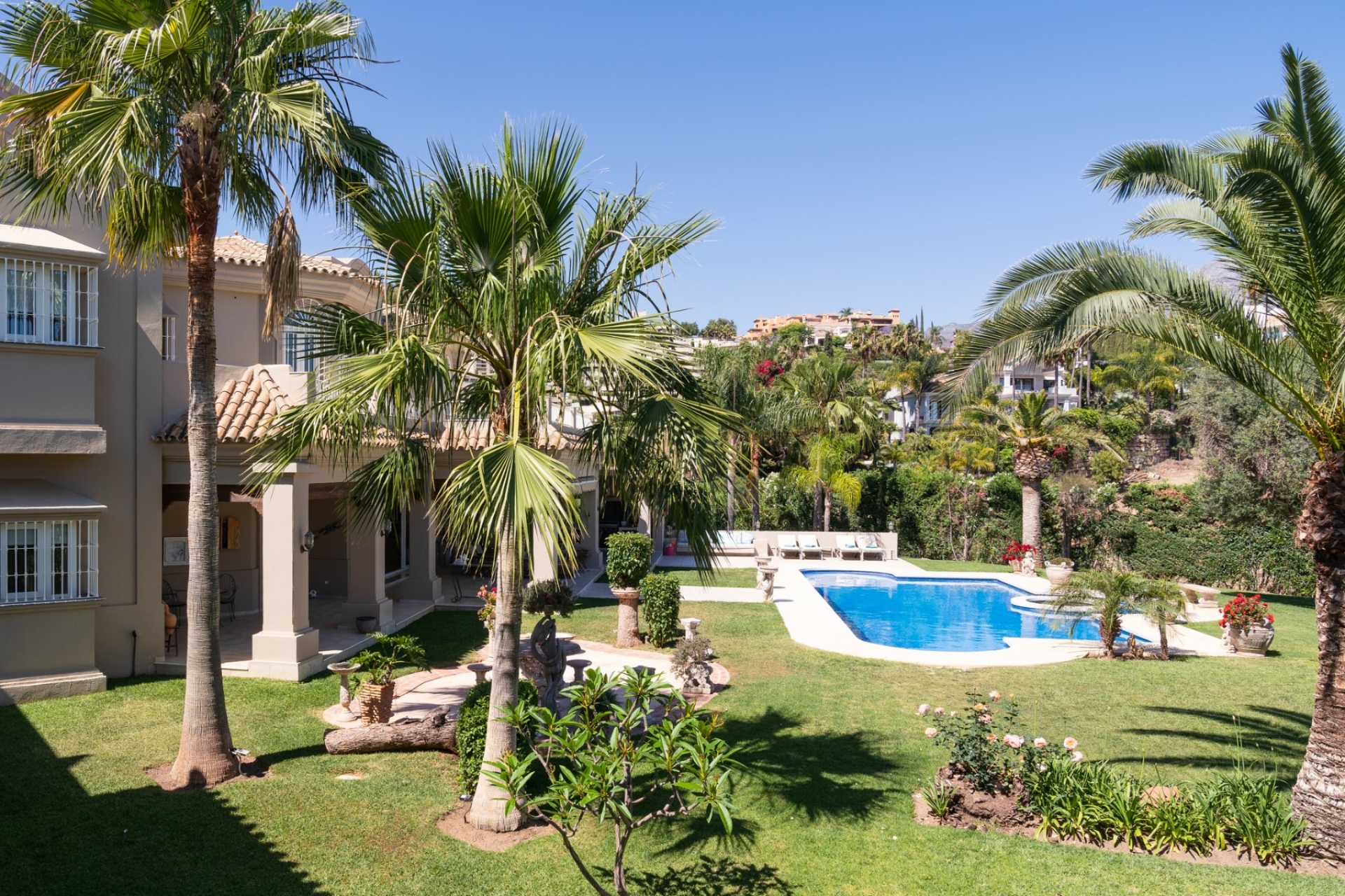 Resale - Villa - Marbella - Nueva Andalucía