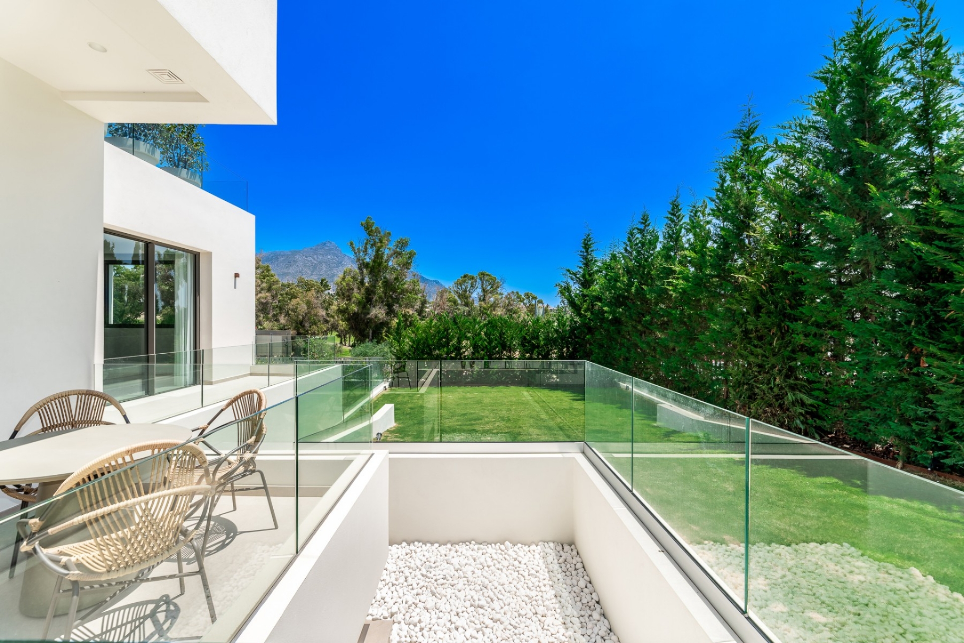 Resale - Villa - Marbella - Nueva Andalucía