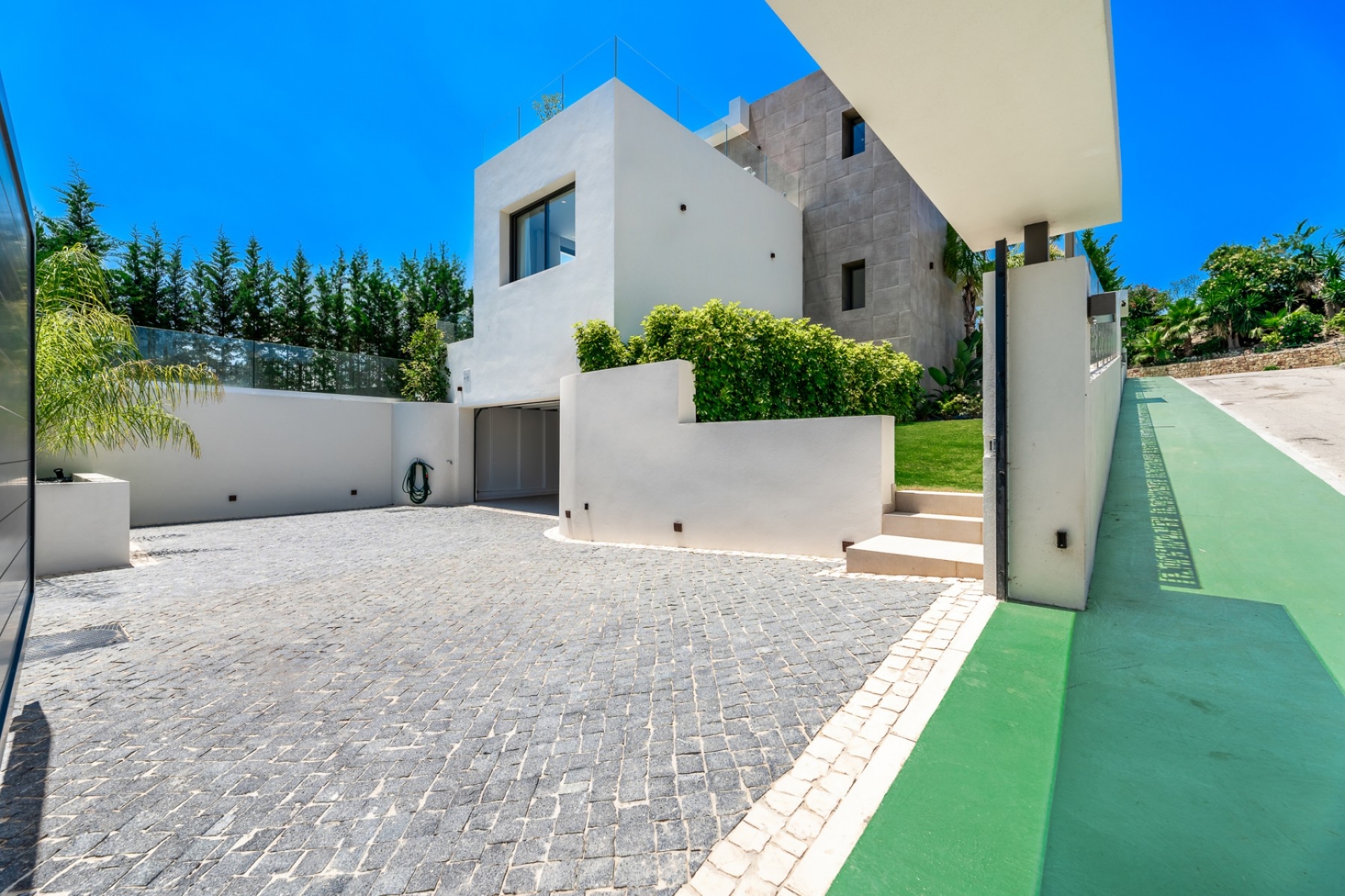 Resale - Villa - Marbella - Nueva Andalucía