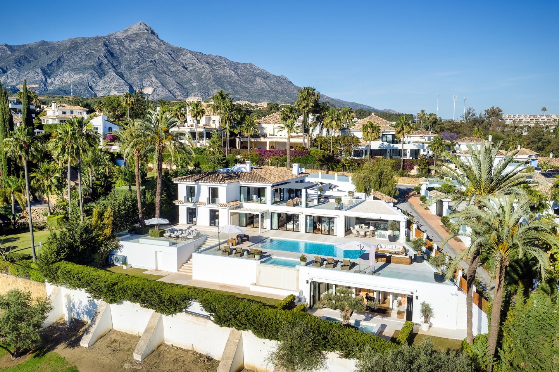 Resale - Villa - Marbella - Nueva Andalucía