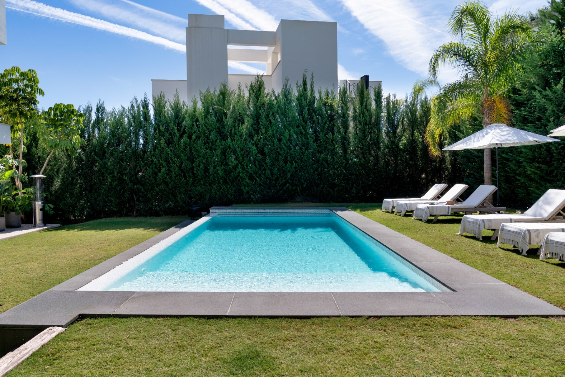 Resale - Villa - Marbella - Puerto Banús