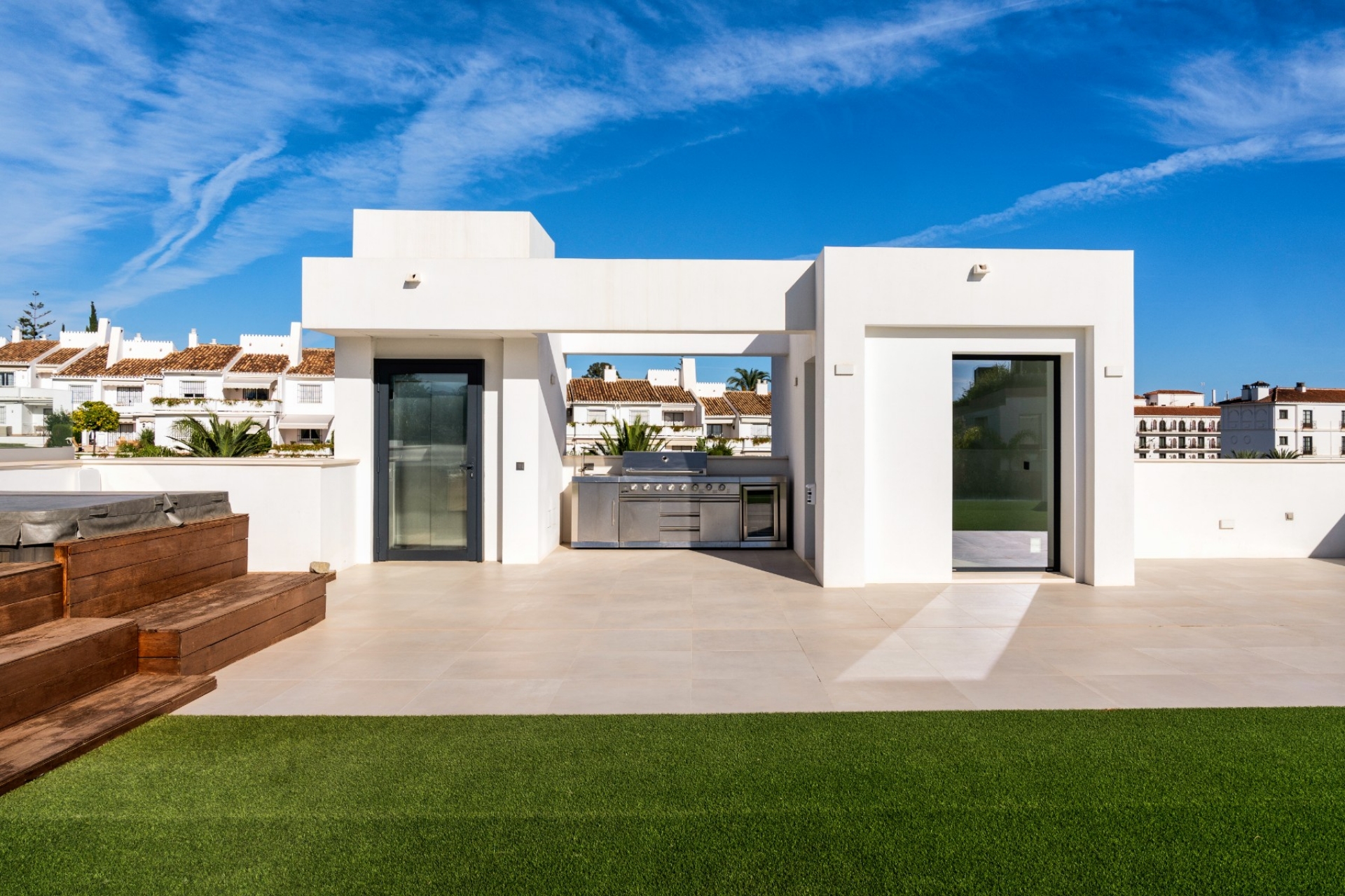 Resale - Villa - Marbella - Puerto Banús