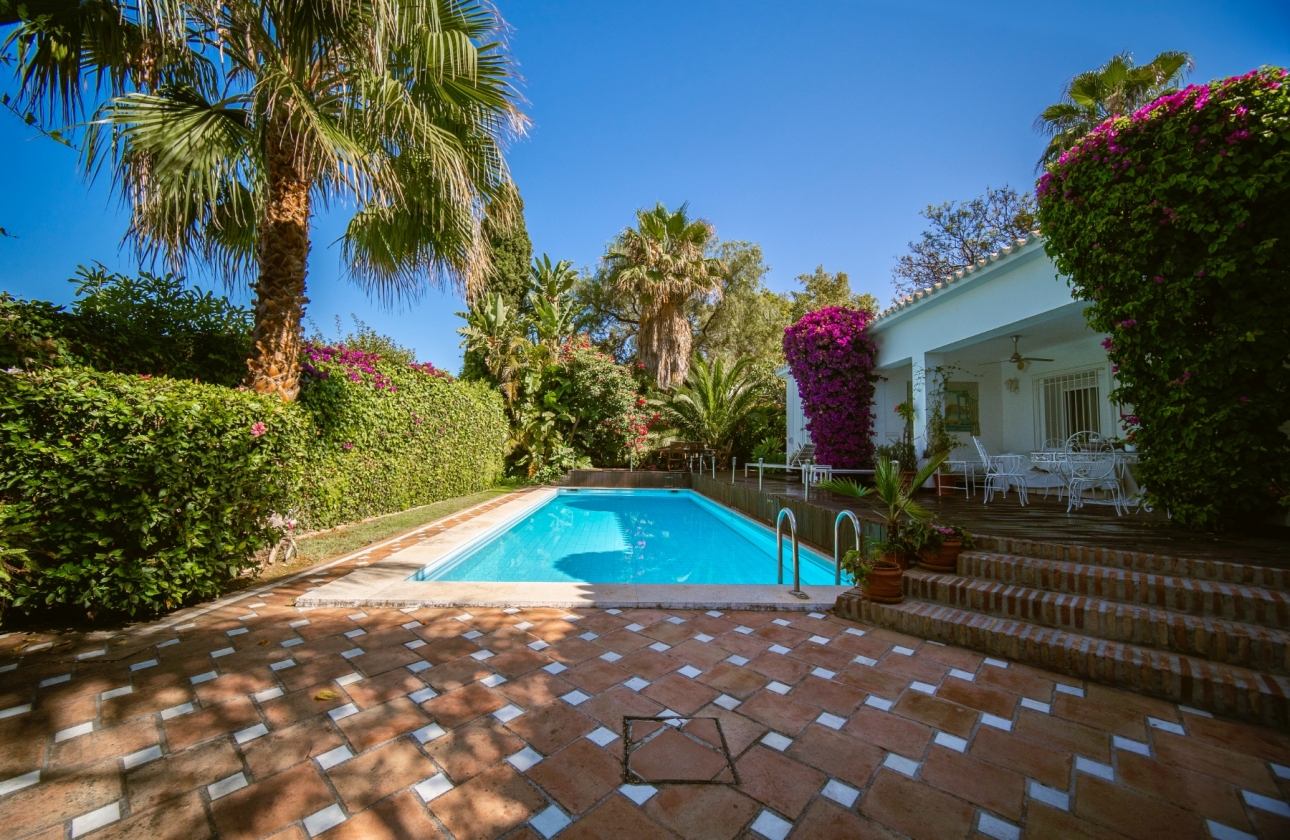 Resale - Villa - San Pedro de Alcántara - Guadalmina Alta