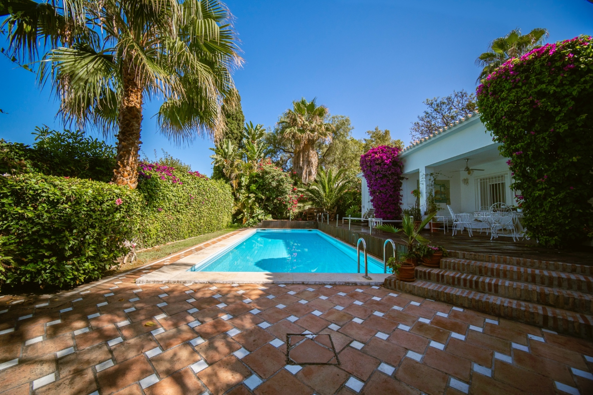 Resale - Villa - San Pedro de Alcántara - Guadalmina Alta