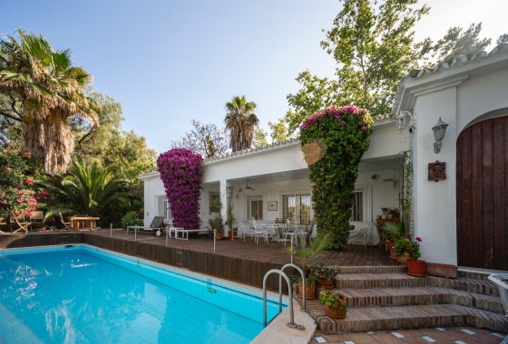 Resale - Villa - San Pedro de Alcántara - Guadalmina Alta