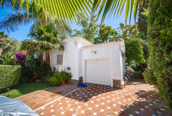 Resale - Villa - San Pedro de Alcántara - Guadalmina Alta