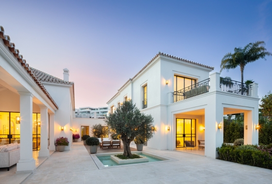 Resale - Villa - Marbella - Nueva Andalucía