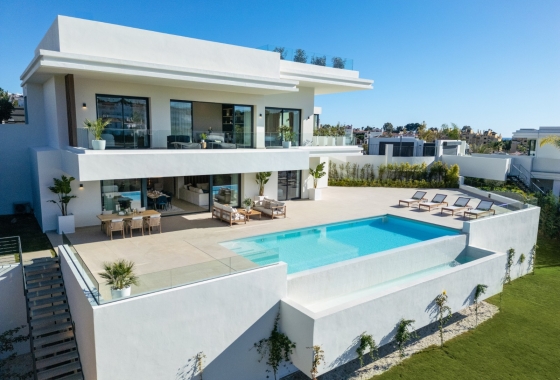 Resale - Villa - Estepona