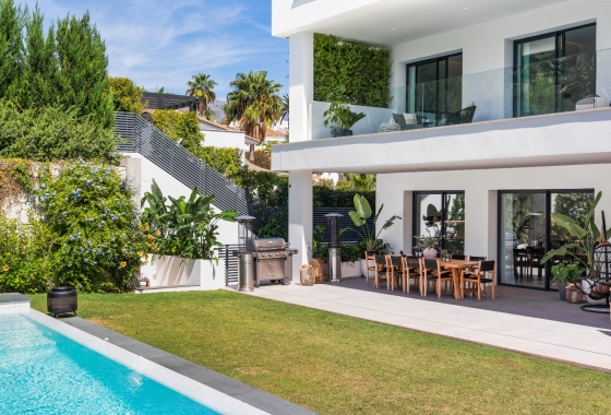 Resale - Villa - Marbella - Puerto Banús