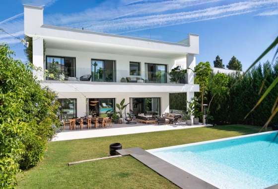 Resale - Villa - Marbella - Puerto Banús