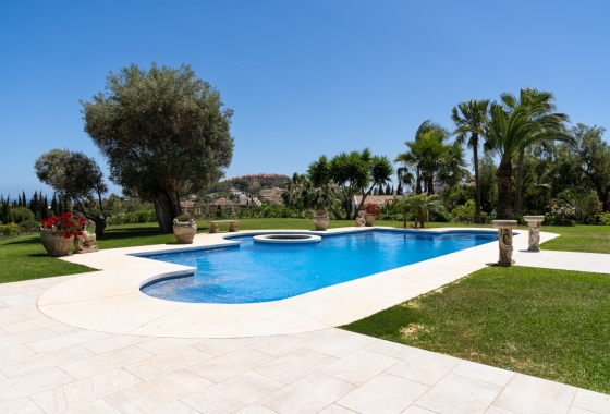 Resale - Villa - Marbella - Nueva Andalucía